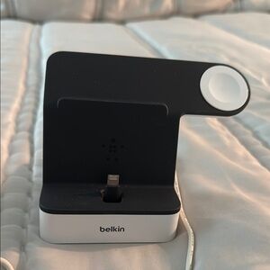 Belkin Dual-Tone Charging Stand